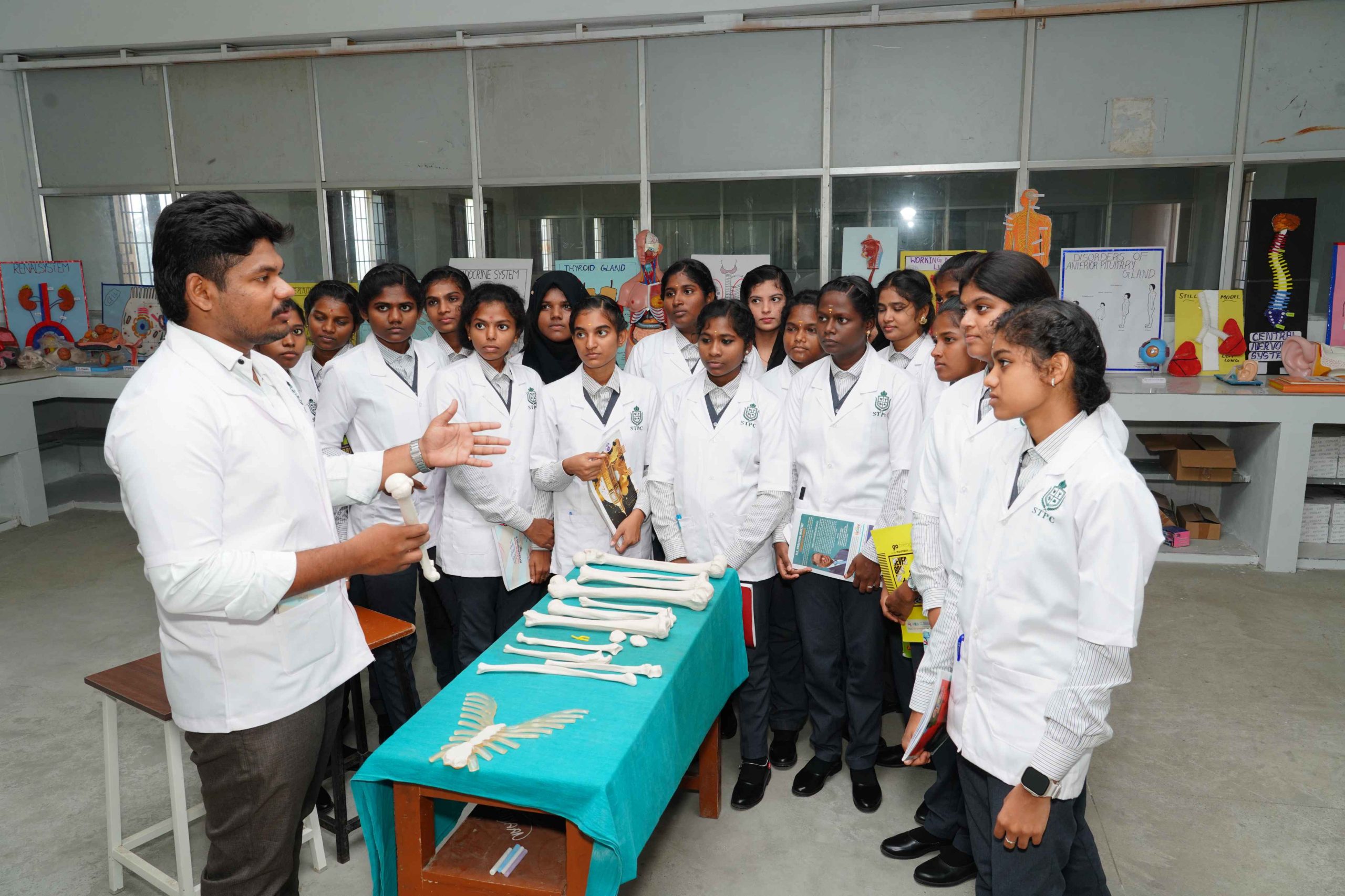 Students practicing medicine compounding