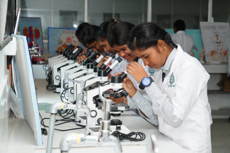 Students practicing medicine compounding