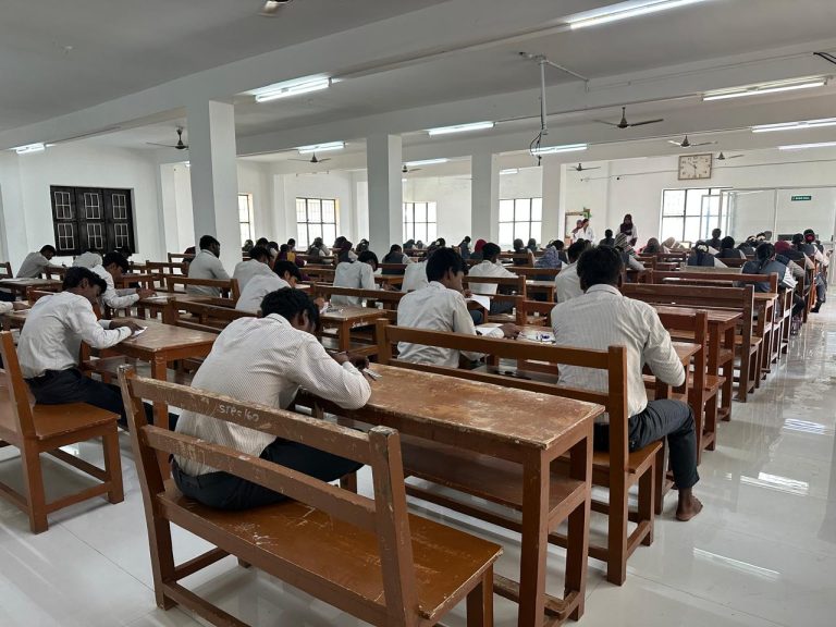 B.Pharm classroom lecture Tamil Nadu